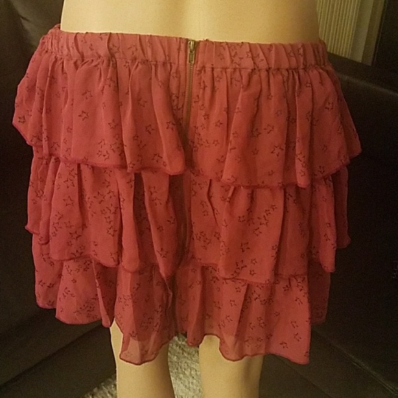 LAST CHANCE BEFORE DELETED* Fun star print skirt - Picture 2 of 3